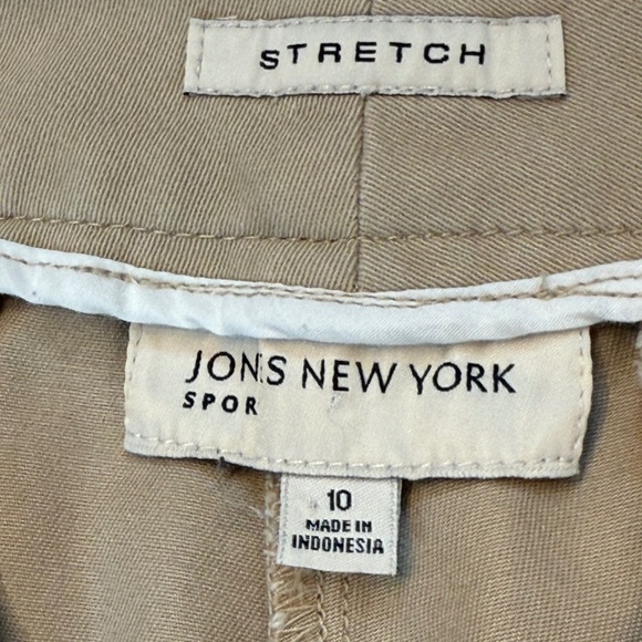 Women’s shorts, Jones New York - Sport Size 10 X 12” inseam, Khaki, Stretch - Picture 3 of 4